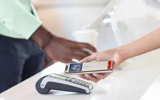 Apple Pay : Londres veut briser le verrou du NFC sur iPhone, et s'attaque aussi aux frais imposés par Apple